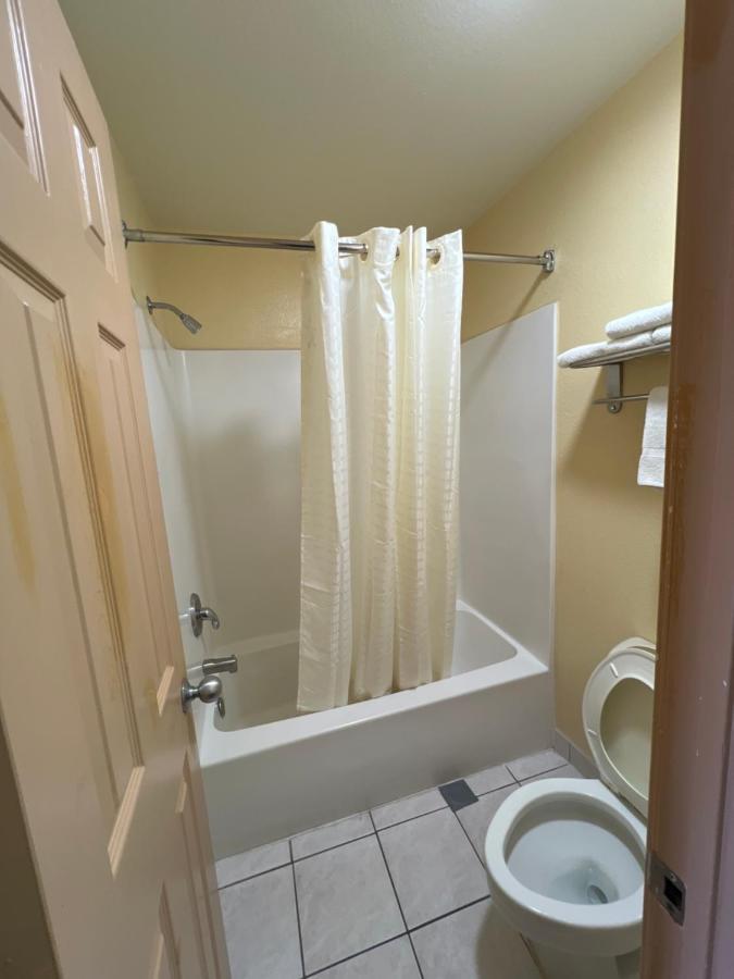 Executive Inn & Suites Lackland Afb Сан Антонио Екстериор снимка