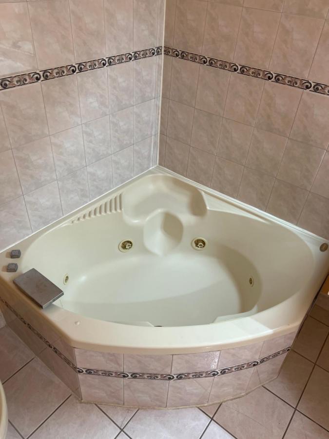 Executive Inn & Suites Lackland Afb Сан Антонио Екстериор снимка